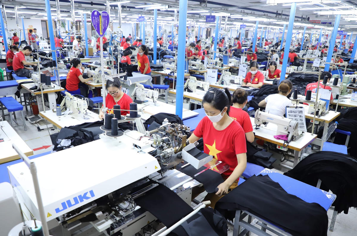 Nền kinh tế đang có những dấu hiệu hồi phục mạnh mẽ.  Ảnh: QUANG VINH