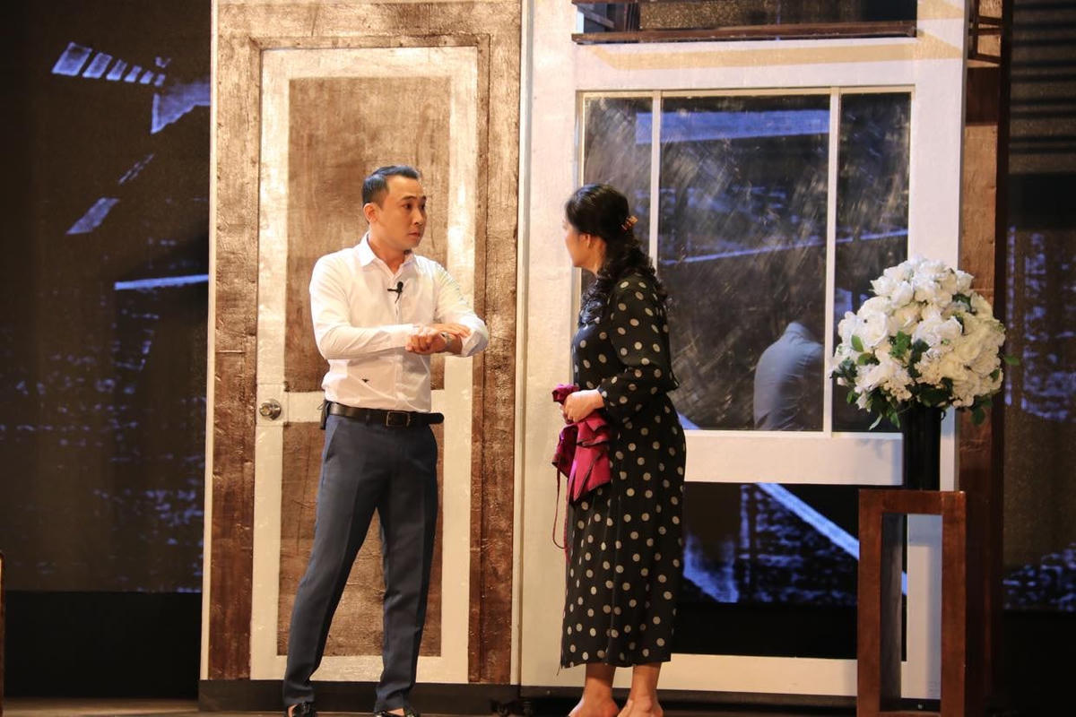 Vở diễn Đường chân trời của Đoàn kịch nói Hải Phòng được chọn diễn ngay sau lễ khai mạc.