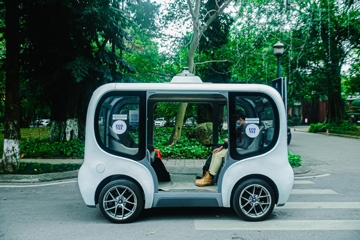 Theo tìm hiểu của PV, loại xe tự hành đang được thử nghiệm trong khuôn viên Ecopark được thiết kế và phát triển bởi các kỹ sư của Tập đoàn Phenikaa.