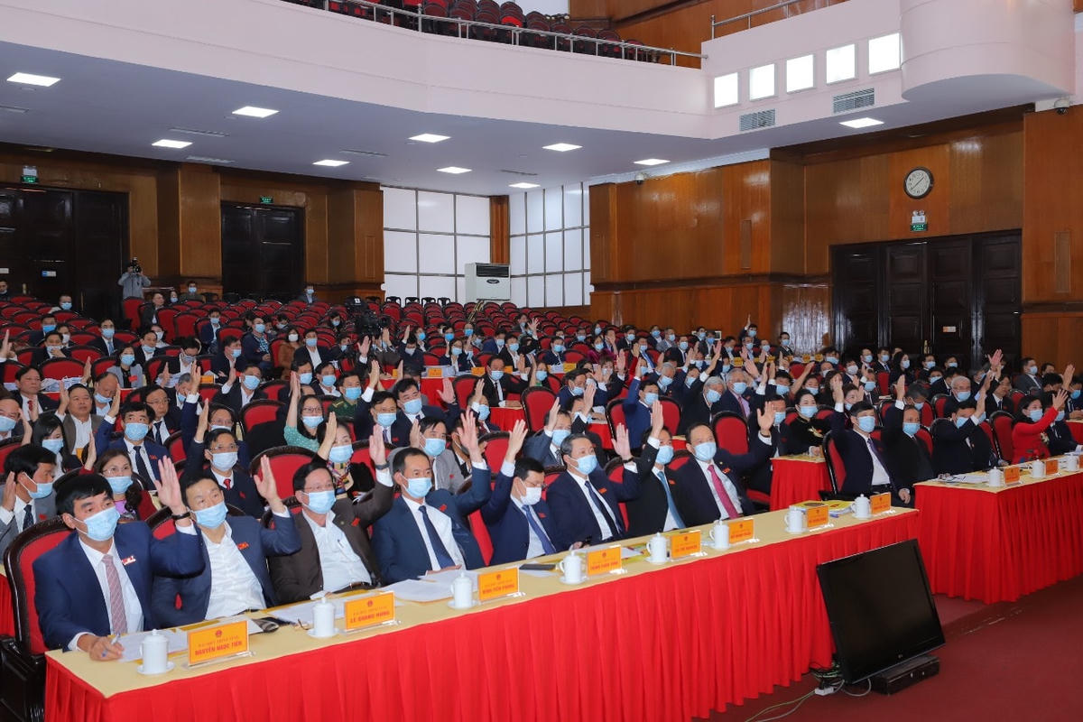 Các đại biểu HĐND tỉnh Thanh Hoá biểu quyết miễn nhiệm một số chức danh nhiệm kỳ 2016-2021 do HĐND tỉnh bầu. 