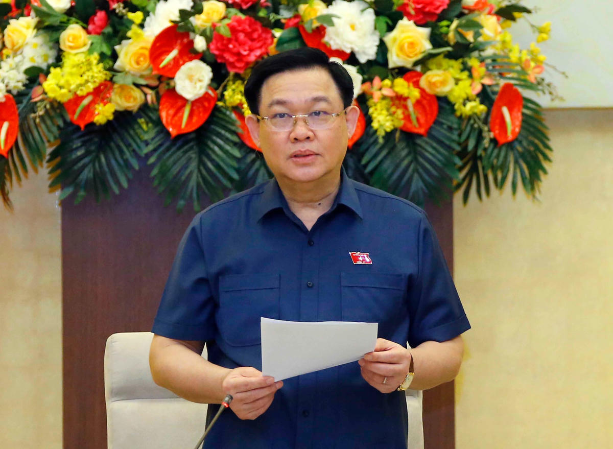 Chủ tịch Quốc hội Vương Đình Huệ phát biểu tại phiên họp.