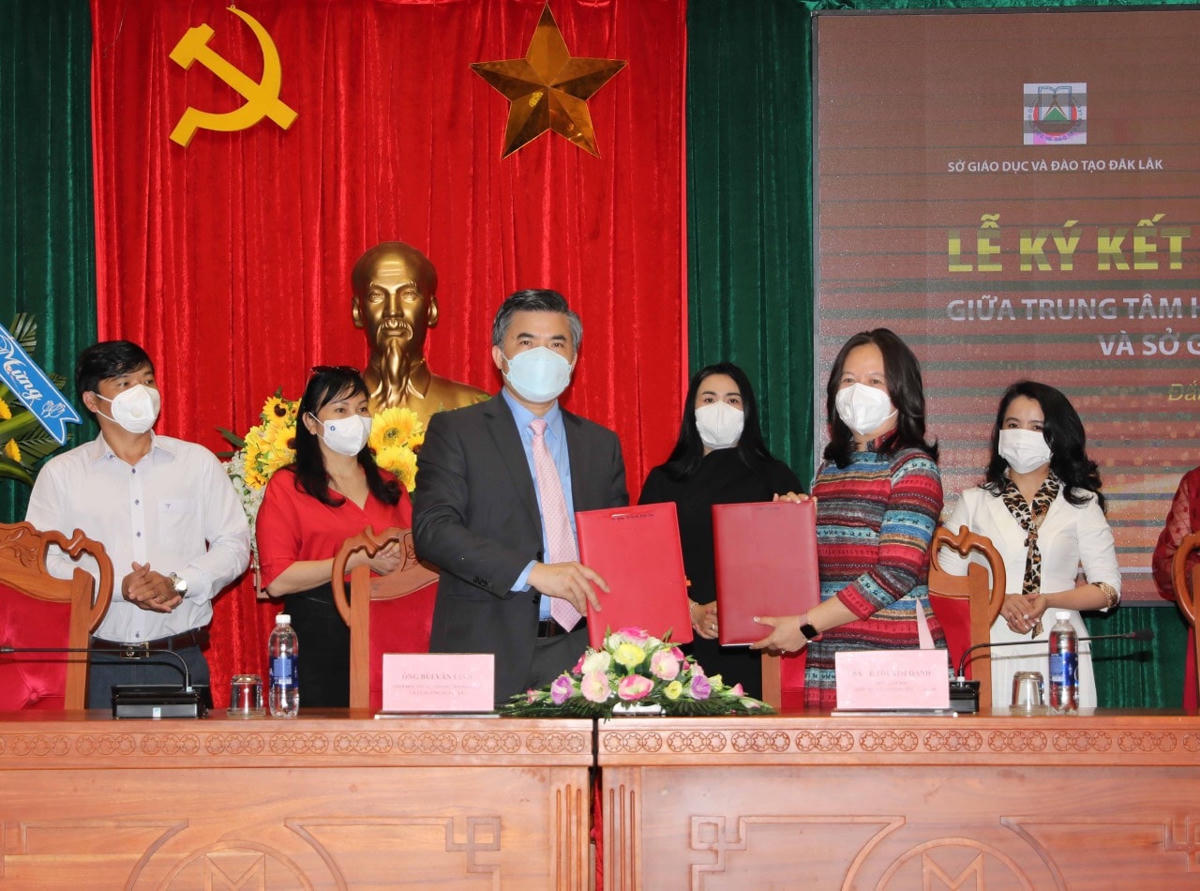 Trung tâm Hỗ trợ đào tạo và Cung ứng nhân lực ký kết thỏa thuận hợp tác với Sở GDĐT tỉnh Đắk Lắk.