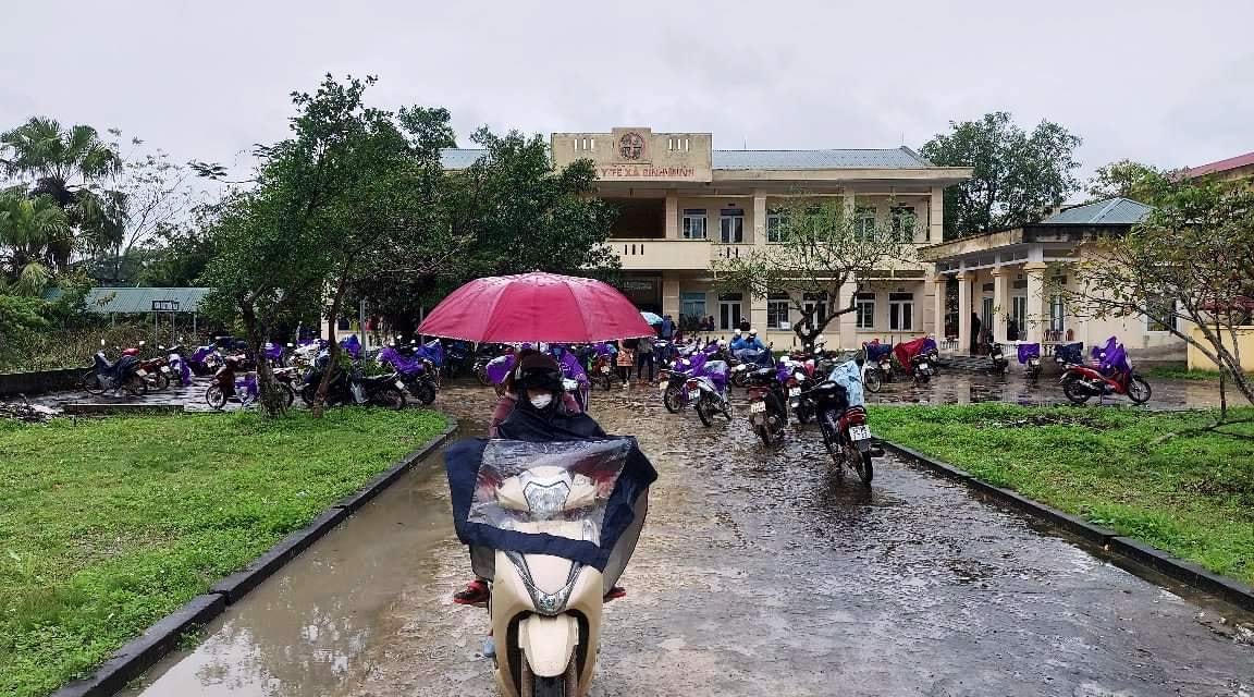 Hàng chục nghìn công nhân bị ép phải tập trung xét nghiệm tại trạm y tế xã tại Nghi Sơn gây bức xúc trong dư luận.