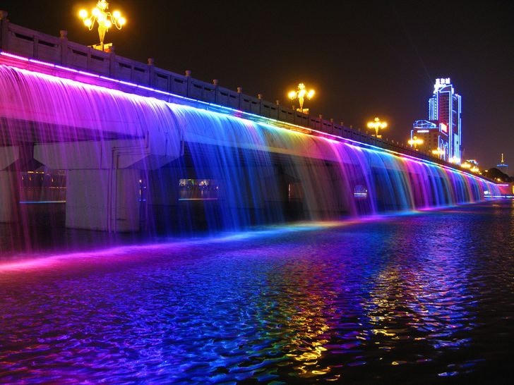 Đài phun nước cầu vồng Banpo Moonlight ở Seoul.  