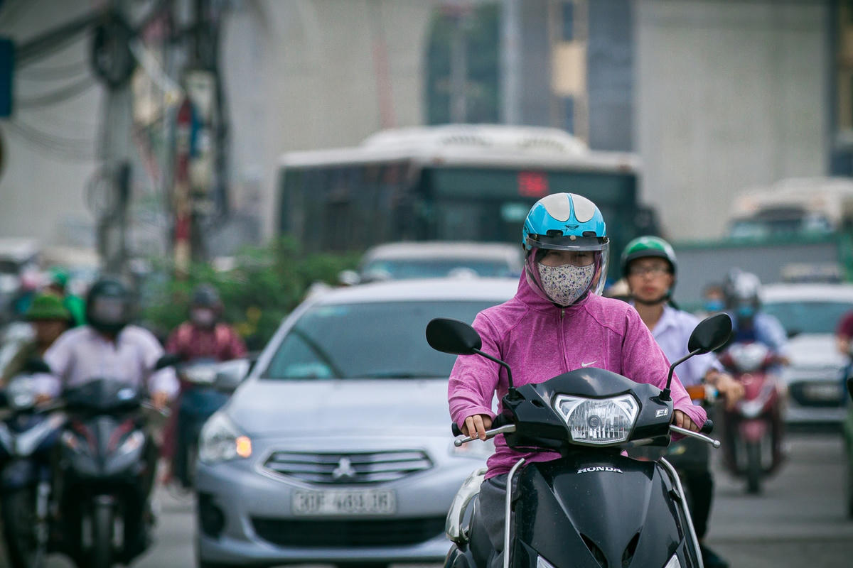 Khí thải ô tô, xe máy là một trong các nguyên nhân gây ô nhiễm không khí.