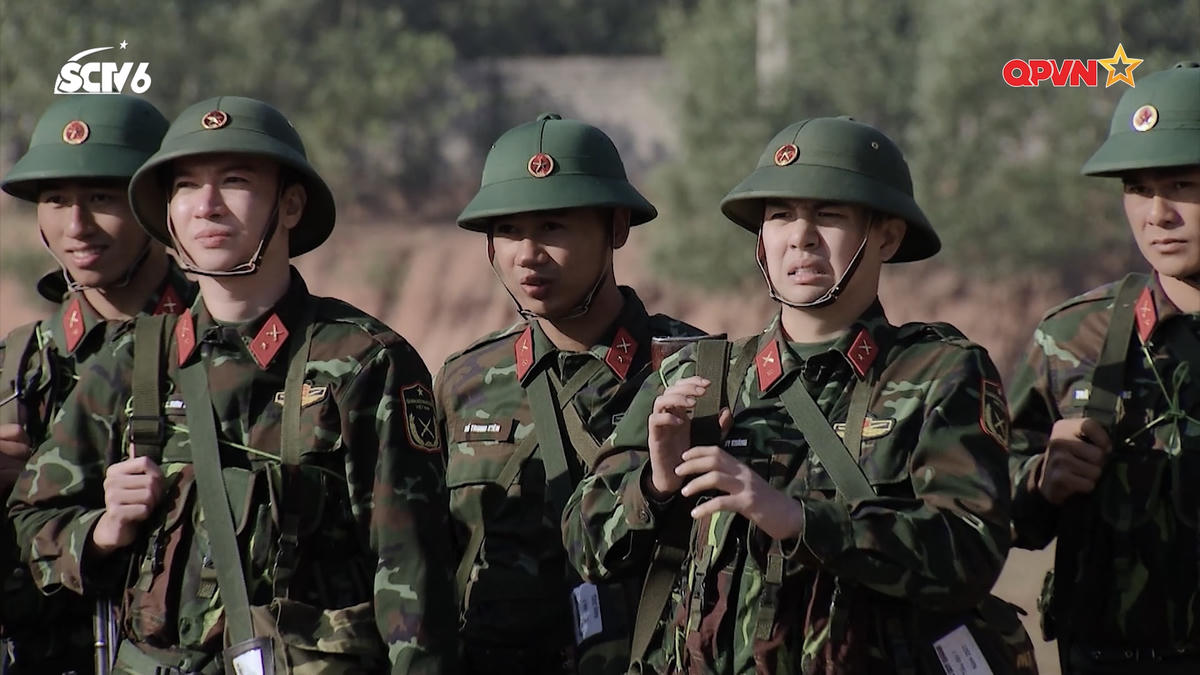 Các "chiến binh" mới đều mang nỗi niềm riêng khi tiếp xúc với súng AK. 