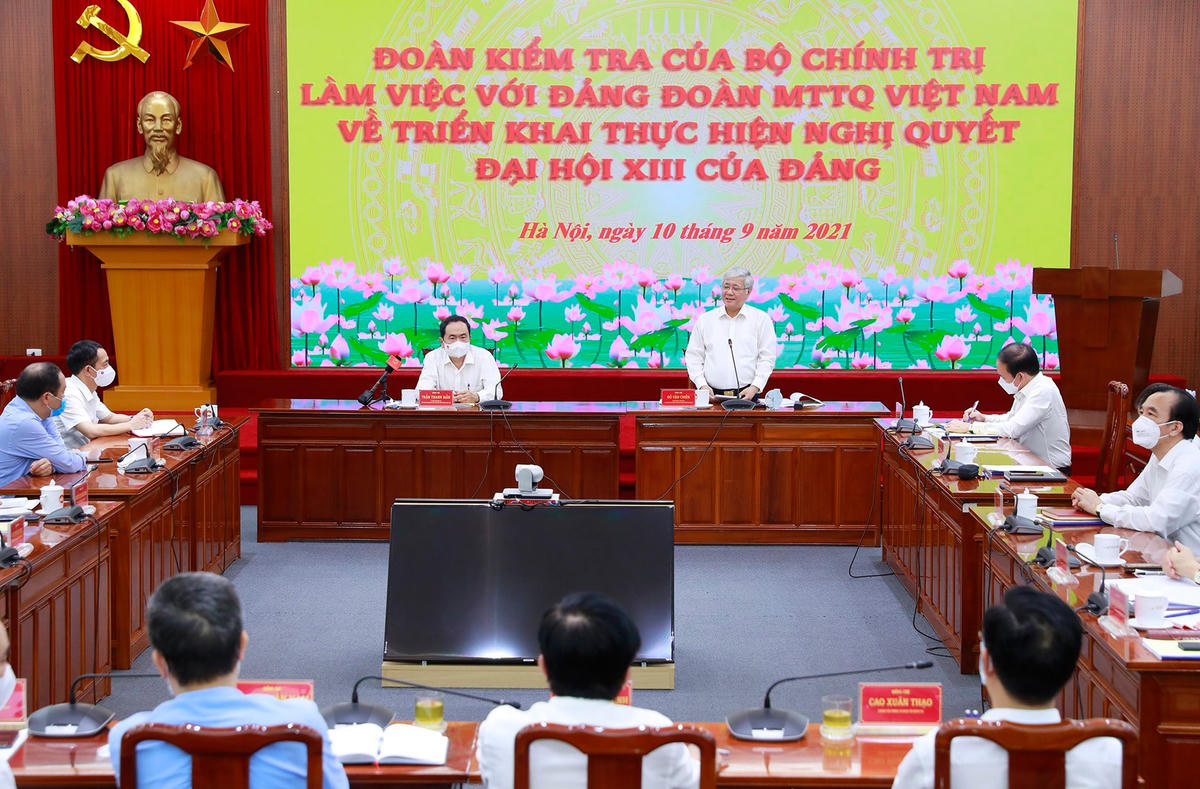 Quang cảnh buổi làm việc.