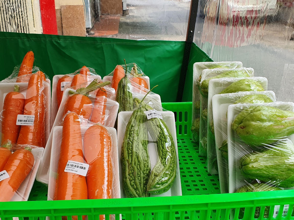 Tất cả đều được dán mã vạch, đảm bảo xuất xứ và chỉ đồng giá 10.000 đồng.