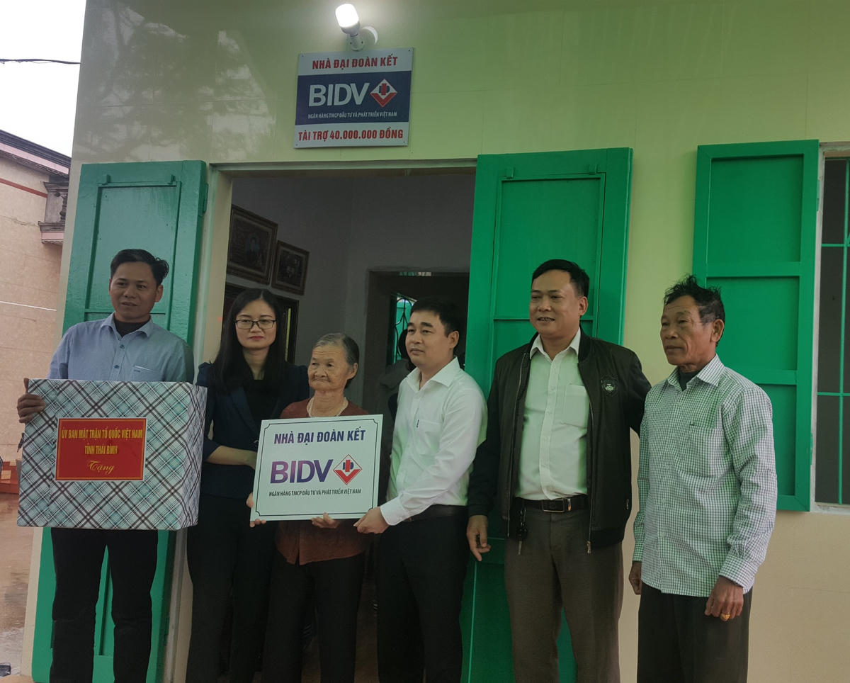 Vận động hỗ trợ xây dựng nhà Đại đoàn kết giúp hộ nghèo là một trong những kết quả nổi bật của công tác Mặt trận ở tỉnh Thái Bình thời gian qua.