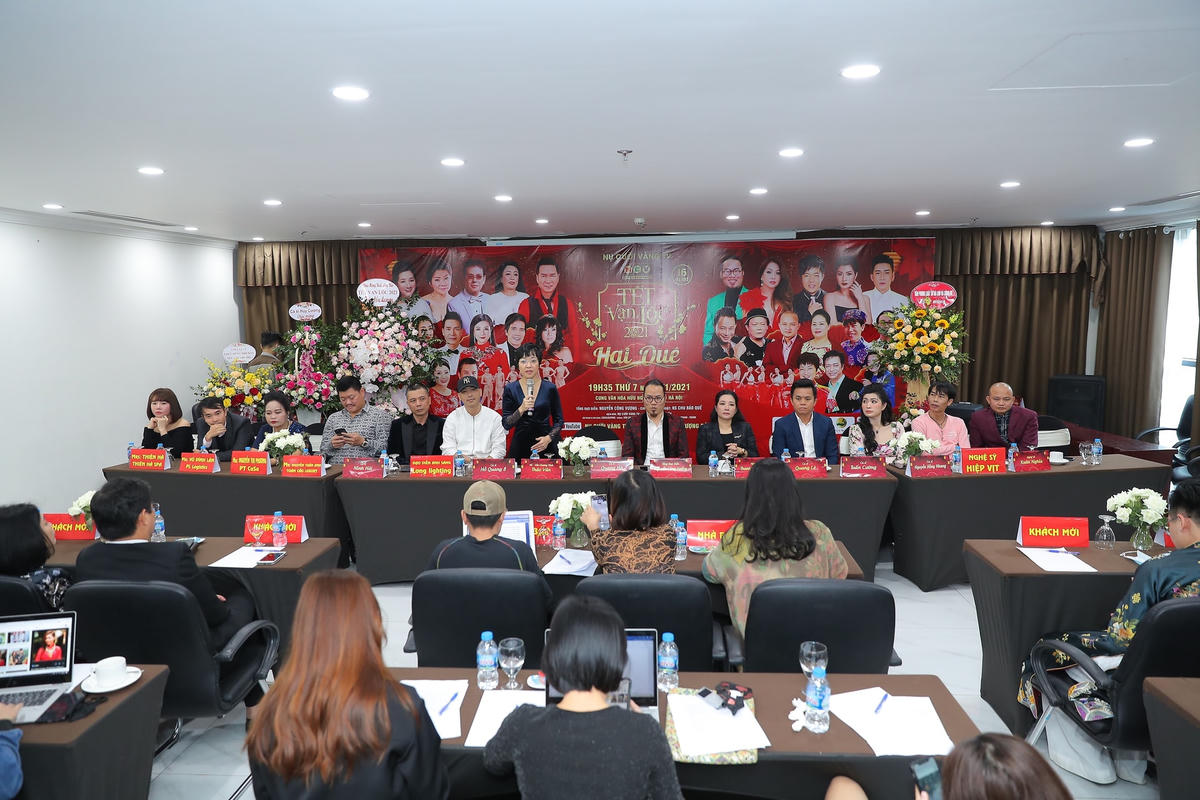 Họp báo giới thiệu chương trình Tết vạn lộc 2021.