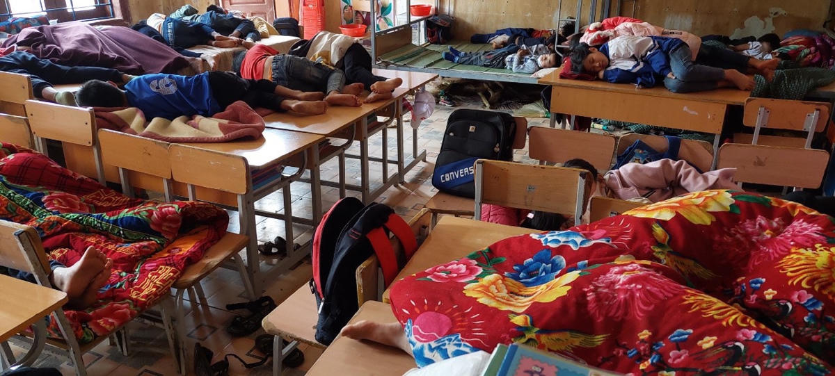 Các em học sinh cách ly tại điểm trường.