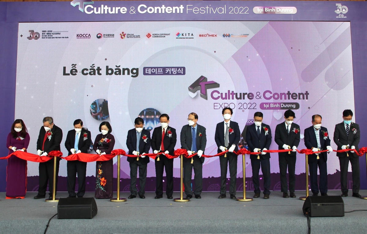 Lễ cắt băng khai mạc Lễ hội văn hóa và nội dung Hàn Quốc tại Bình Dương năm 2022.