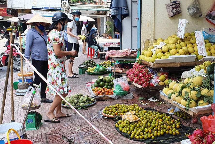 Các chợ truyền thống tại Hà Nội đã hoạt dộng trở lại. Ảnh: Lam Giang.