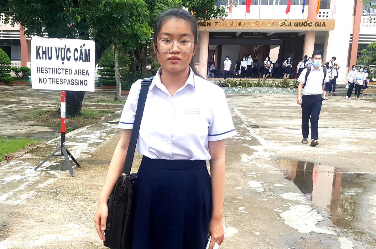 Hương tự tin trong ngày thi tốt nghiệp THPT.