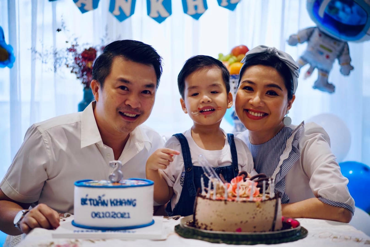 Lê Khánh và Tuấn Khải là cặp vợ chồng hạnh phúc cúa showbiz Việt được nhiều người ngưỡng mộ.