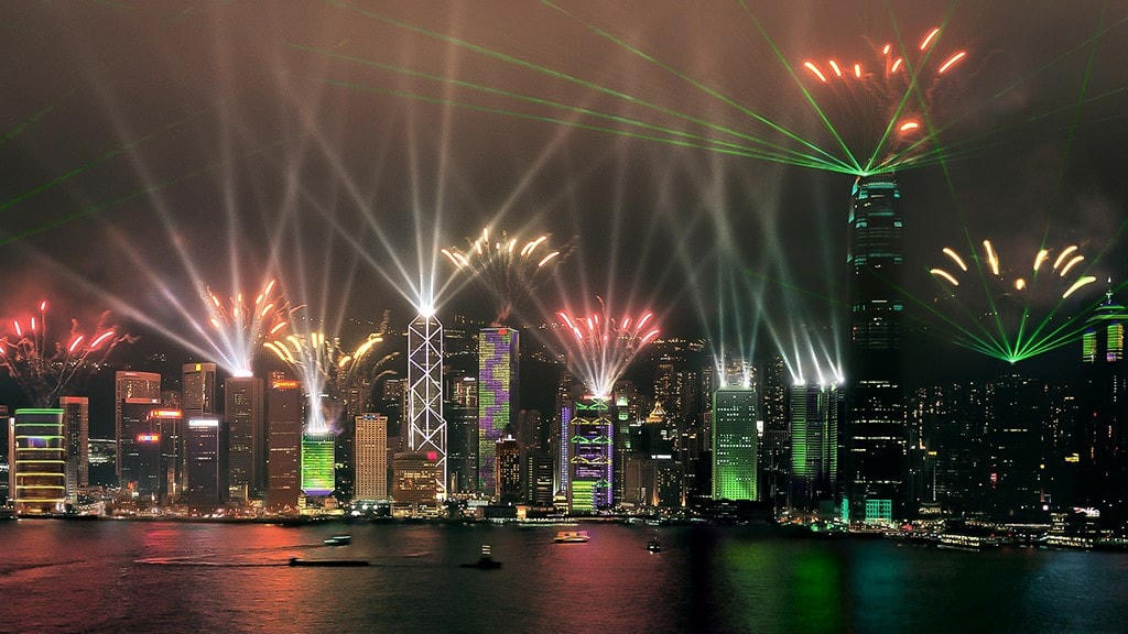 “A Symphony of Lights” là chương trình trình diễn âm thanh - ánh sáng lớn nhất thế giới theo Sách Kỷ lục Guinness.
