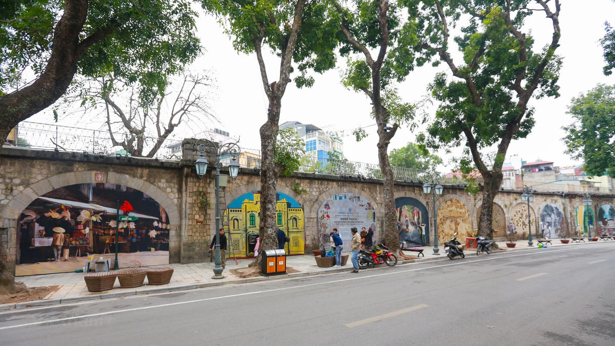 Phố Bích hoạ Phùng Hưng.