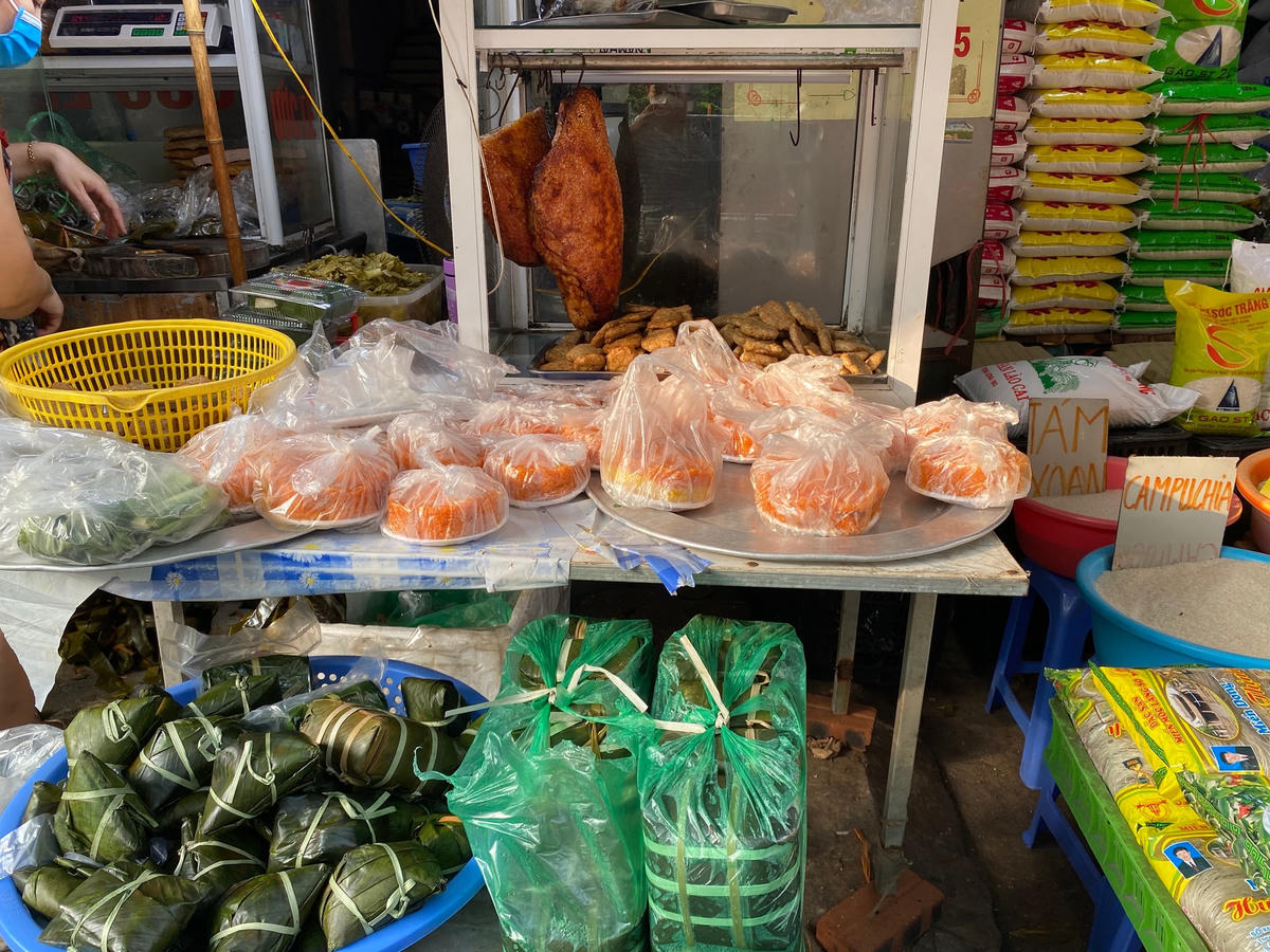[ẢNH] Người dân ‘nhộn nhịp’ đi chợ ngày rằm Trung thu