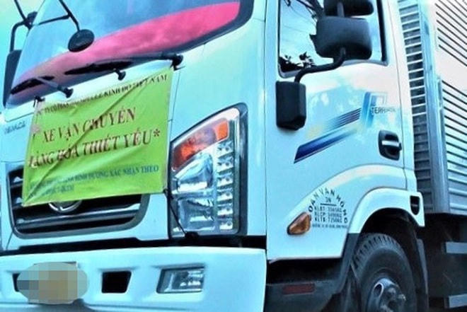 Lợi dung biển vận chuyển hàng hóa thiết yếu để chở người từ vùng dịch.