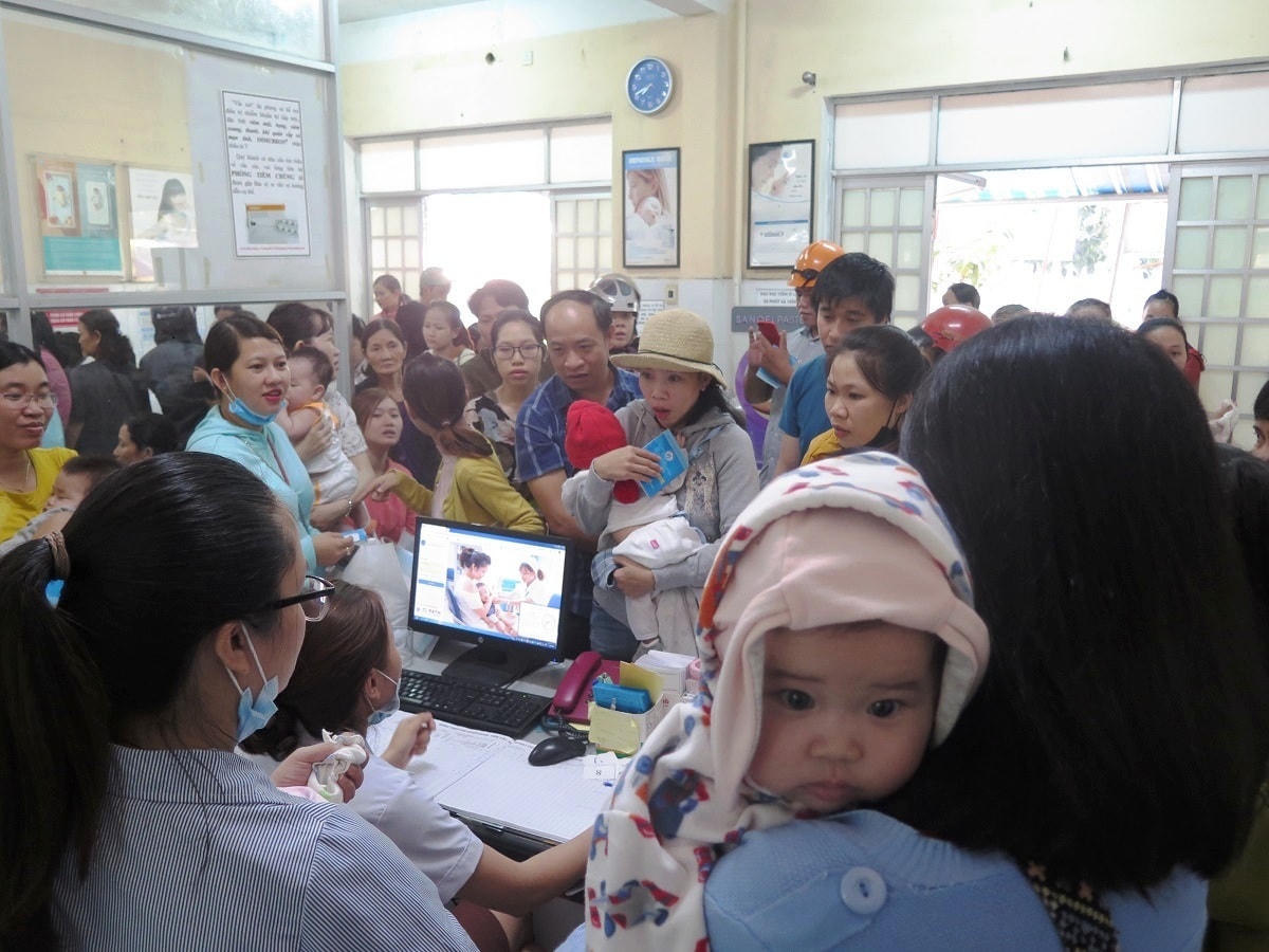 : Nắng nóng khiến nguy cơ gia tăng bệnh tật ở trẻ em.