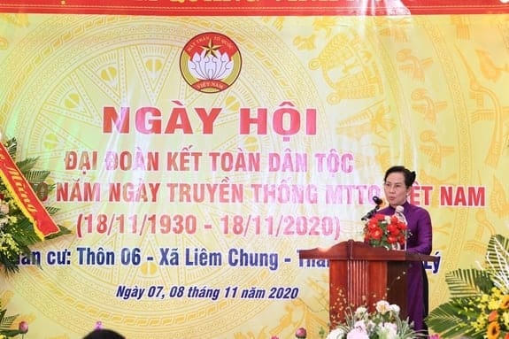 Bà Lê Thị Thủy, Bí thư Tỉnh ủy Hà Nam phát biểu tại ngày hội.
