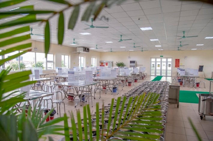 Không gian Nhà ăn luôn sạch sẽ, đảm bảo an toàn vệ sinh 
