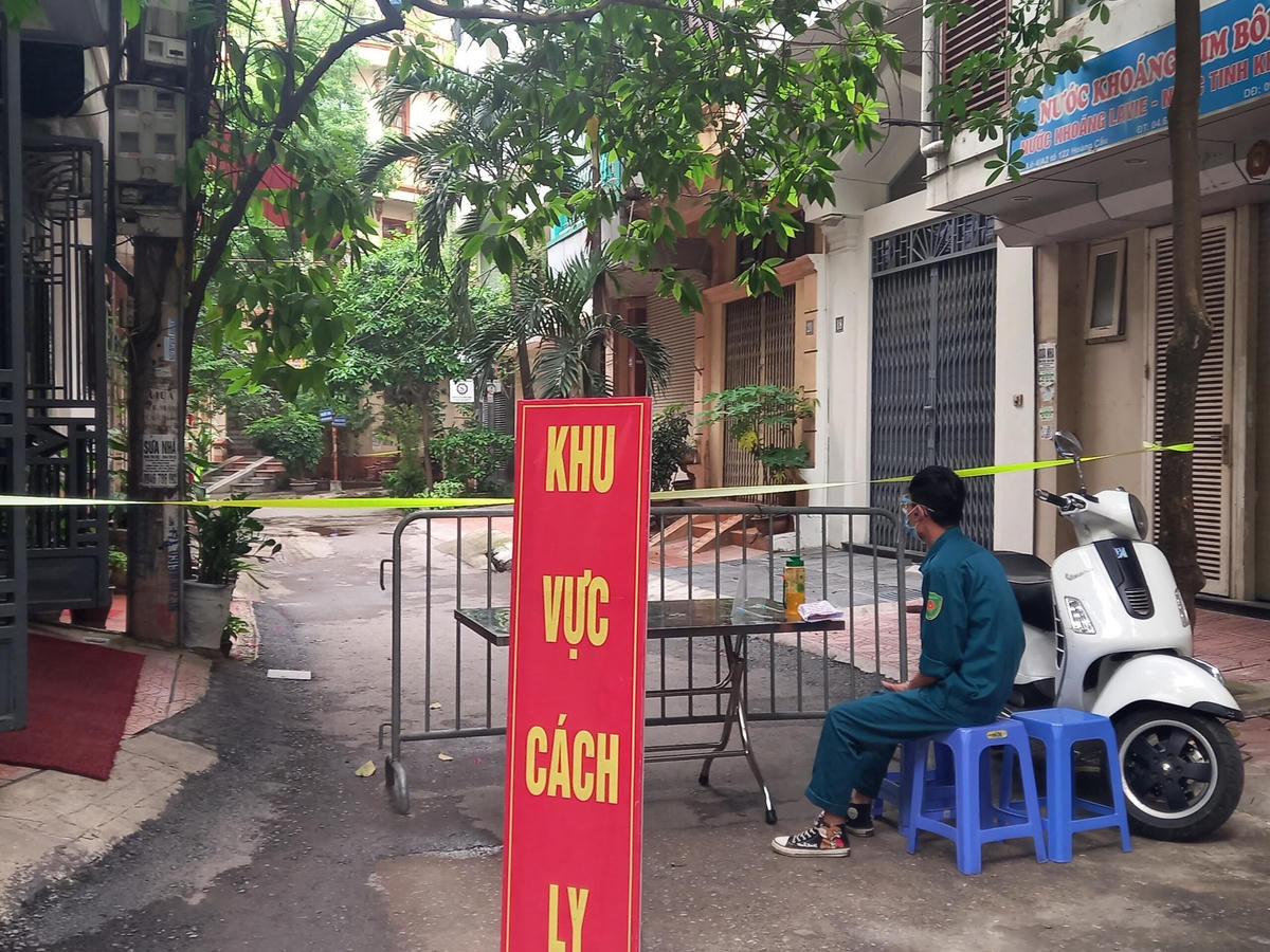 Ngõ 95 Hoàng Cầu cũng được thiết lập khu vực cách ly tạm thời. 