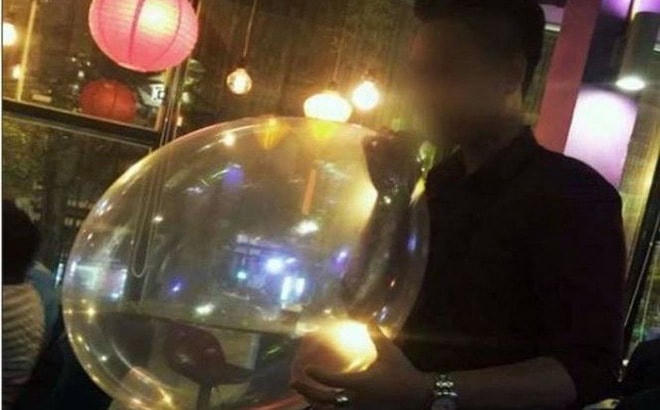Nhiều bạn trẻ sử dụng bóng cười như một thú vui, mà không lường trước được những nguy hiểm.
