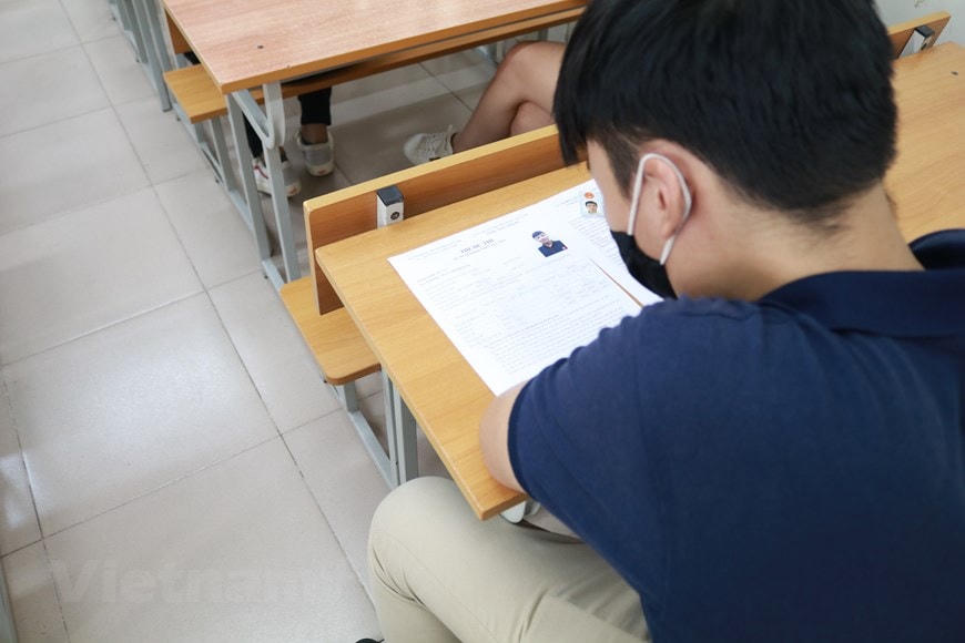 [Ảnh] Thi tốt nghiệp THPT ở nơi có ca nhiễm Covid-19 mới tại Hà Nội