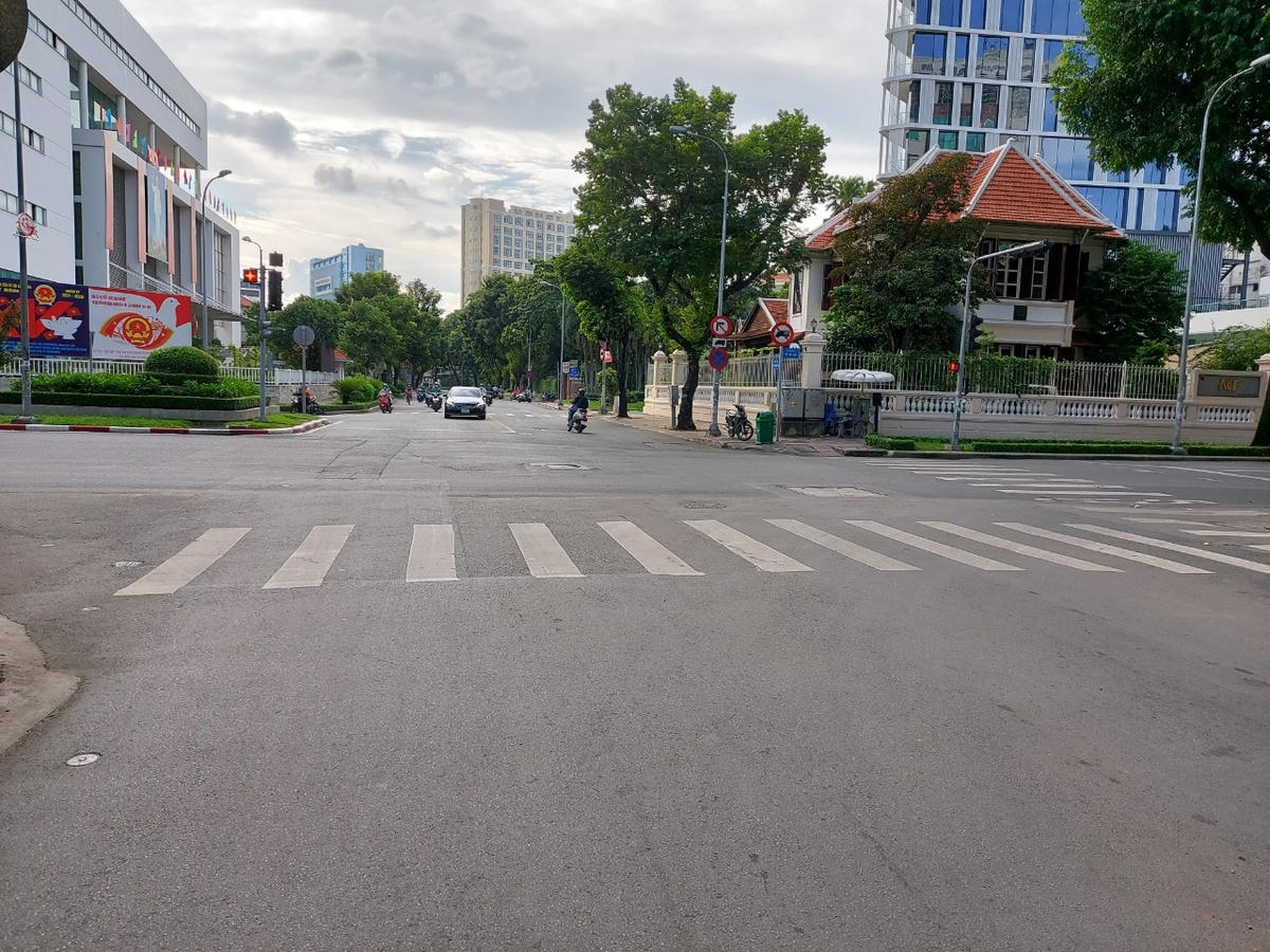 Ngã tư đường Võ Thị Sáu và đườngTrần Quốc Thảo, Quận 3 ngày thường rất đông xe, chiều ngày 10/7 vắng vẻ.