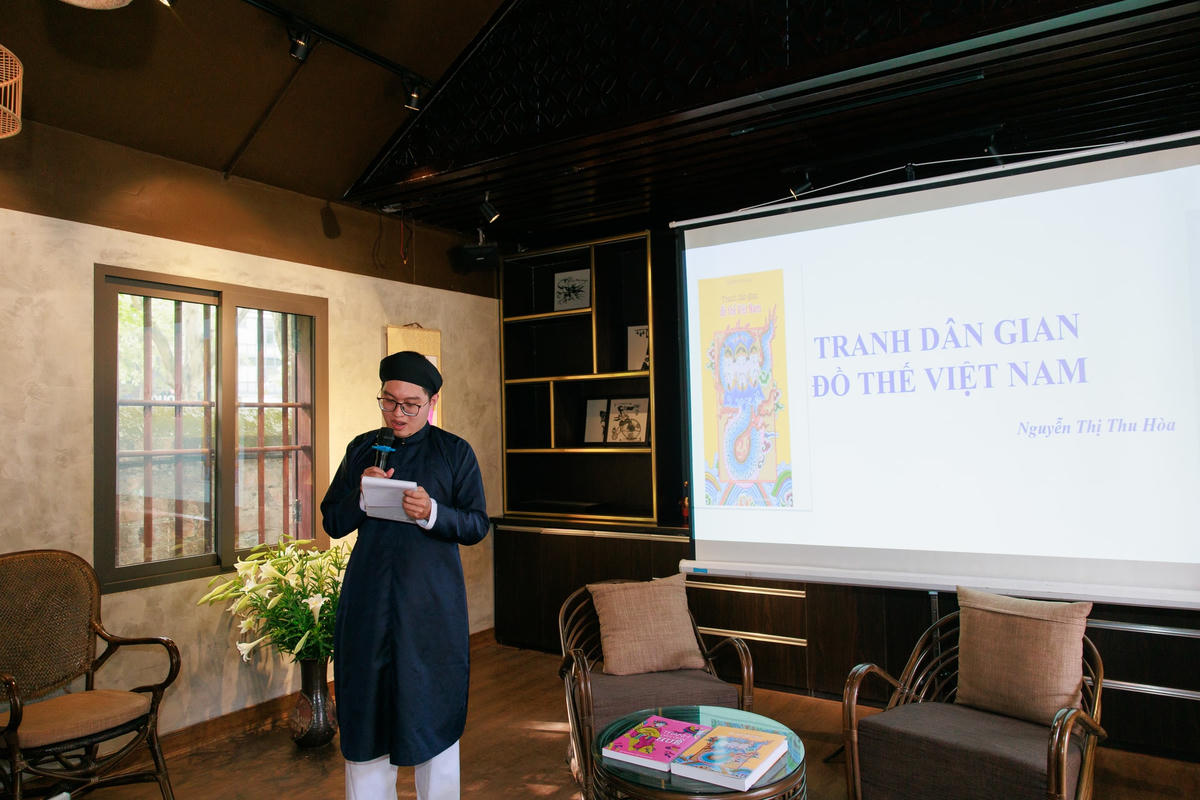 Không gian buổi ra mắt sách về tranh dân gian đồ thế.