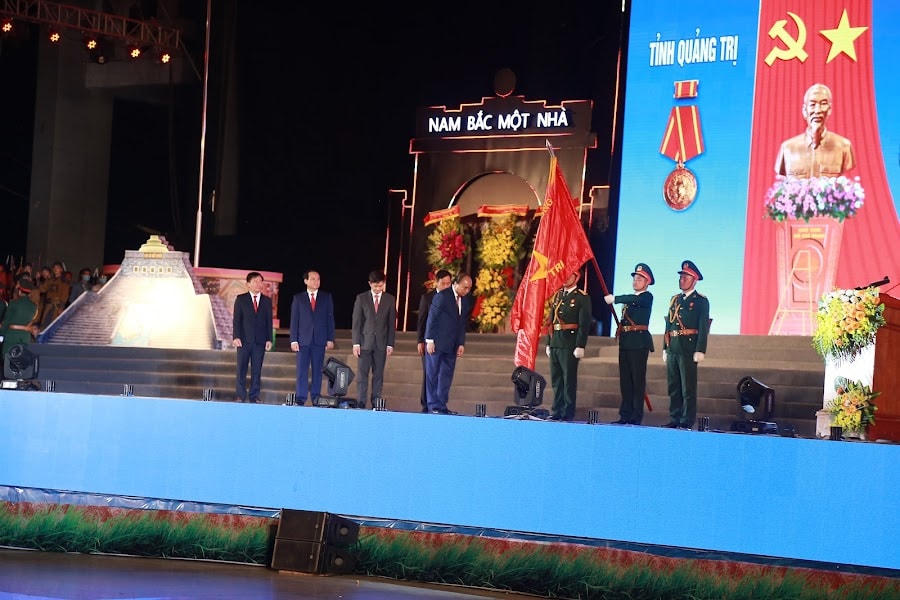 Chủ tịch nước Nguyễn Xuân Phúc: Quảng Trị đã viết lên câu chuyện cổ tích có thật về 'thép nở hoa'