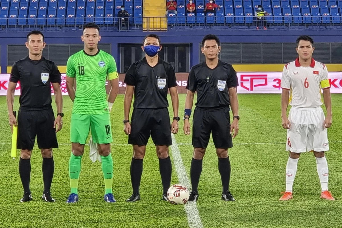 U23 Singapore giao bóng. Ảnh: Dân Trí.