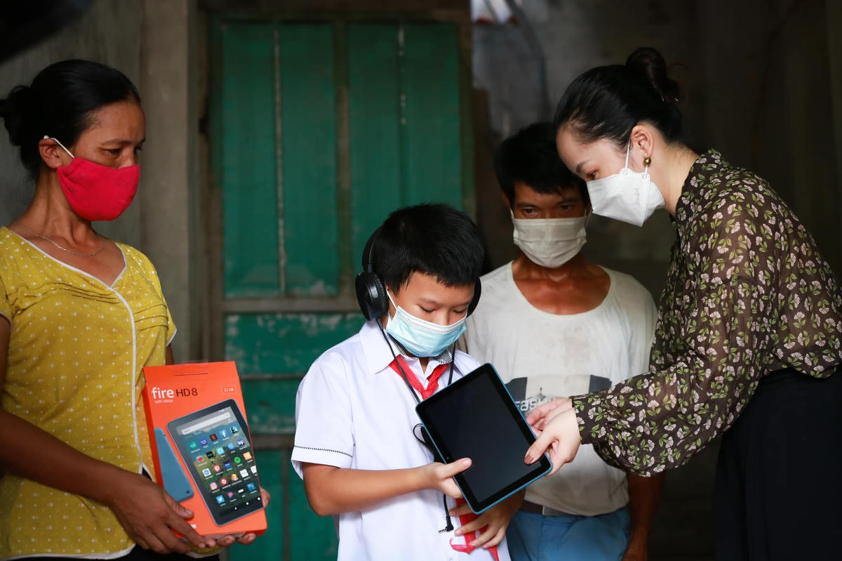 Chương trình cùng em học tốt trong đại dịch Covid-19: Tiếp sức cho các em tới trường