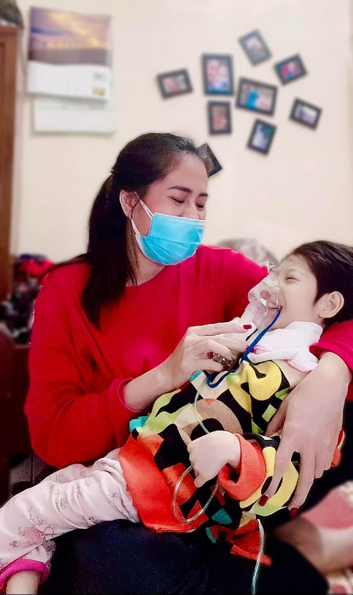 Minh Cúc chăm con bại não mắc Covid -19. 