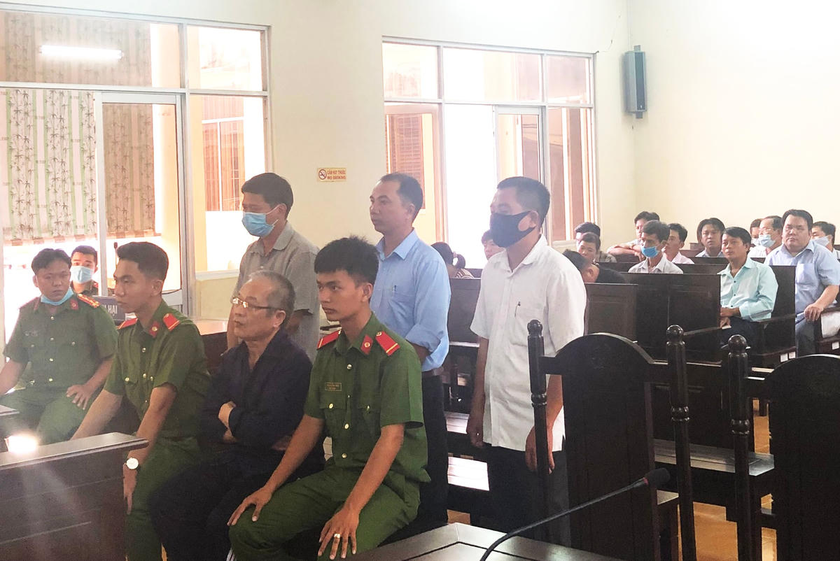 Các bị cáo tại phiên toà. 