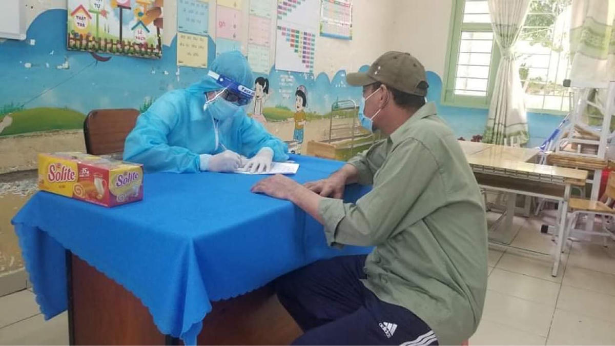 TP HCM: không nghỉ trưa để sớm tiêm chủng cho người dân
