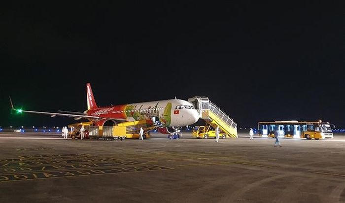 Sân bay Quốc tế Vân Đồn đón 2 chuyến bay 'giải cứu' công dân Việt Nam từ Nhật Bản về đêm 11/3