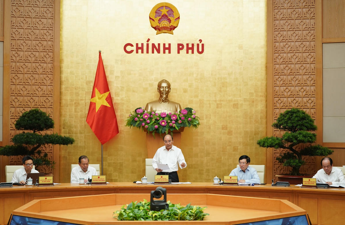 Thủ tướng nhấn mạnh. “Các đồng chí phải nói ra biện pháp mạnh mẽ trong vấn đề này”, không để tình trạng trì trệ trong vấn đề này. Ảnh: VGP/Quang Hiếu.