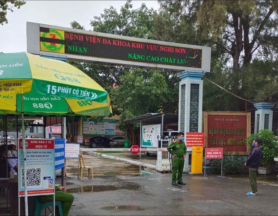 Bệnh viện Đa khoa khu vực Nghi Sơn hiện đang được lực lượng Công an trực chốt 24/24.