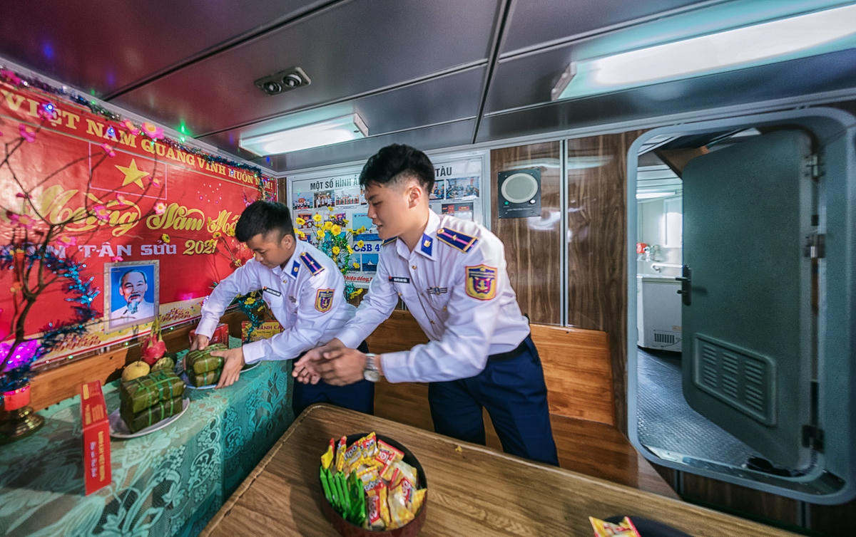 Thực thi nhiệm vụ trên biển nhưng đầy đủ hương vị Tết quê nhà.