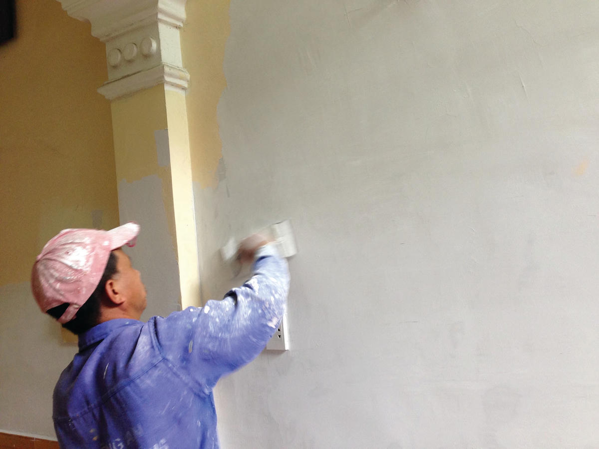 Sau thời điểm giãn cách xã hội, những đội thợ xây uy tín làm không hết việc.