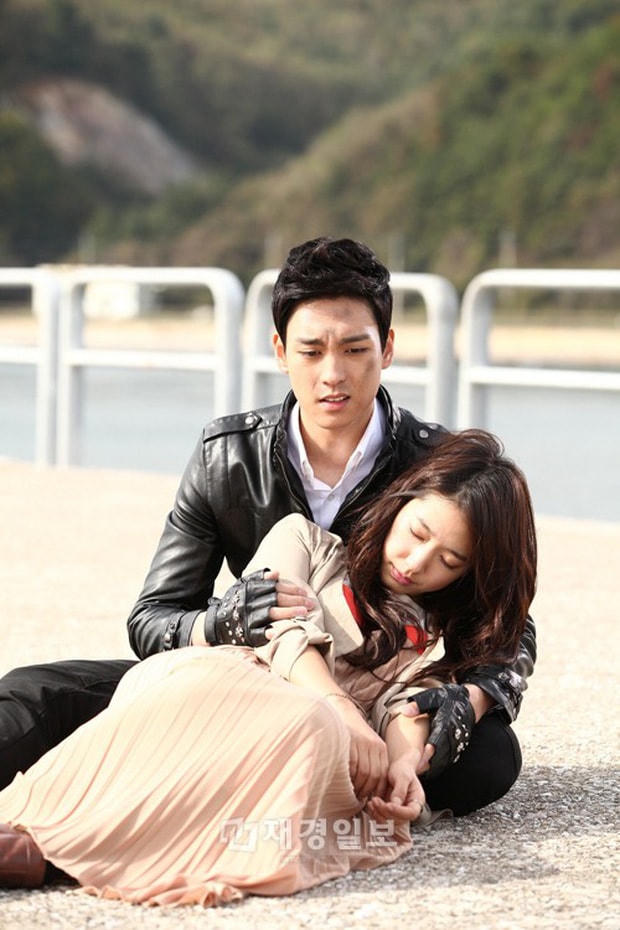 Park Shin Hye và Choi Tae Joon trong phim The King Of Dramas. Nguồn: Osen.