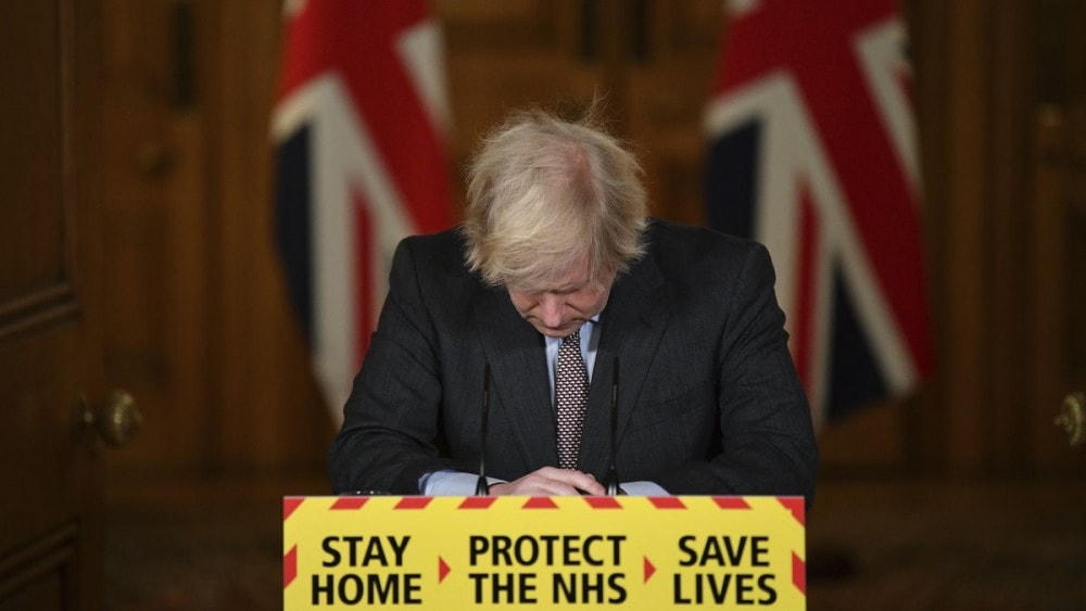 Thủ tướng Anh Boris Johnson trong một cuộc họp báo về Covid-19, tại London. Nguồn: AP.