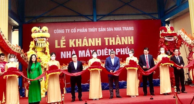 Cắt băng khánh thành Nhà máy Diên Phú.