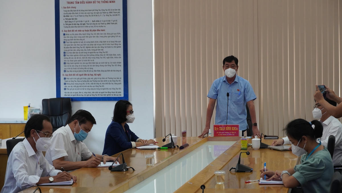Ông Trần Đình Khoa, Bí thư TP Vũng Tàu chủ trì cuộc họp.