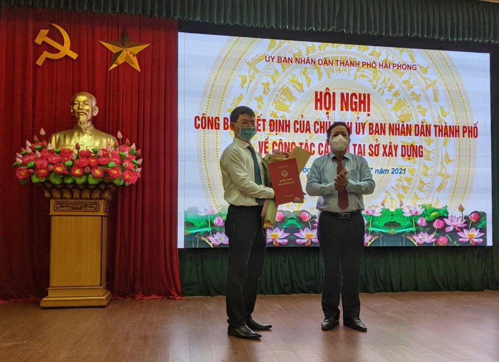 Ông Phạm Trung Huy được trao Quyết định bổ nhiệm làm Phó Giám đốc Sở Xây dựng Hải Phòng.