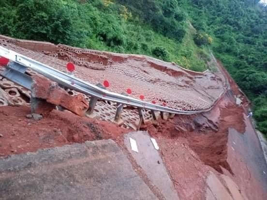 Khu vực xảy ra sạt lở.