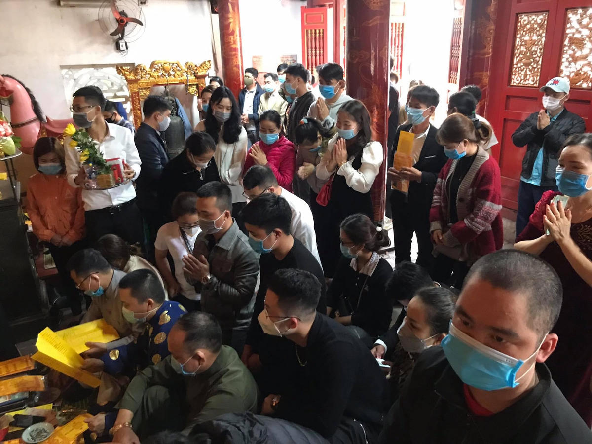 Trong các sản điện việc giãn cách rất khó thực hiện.