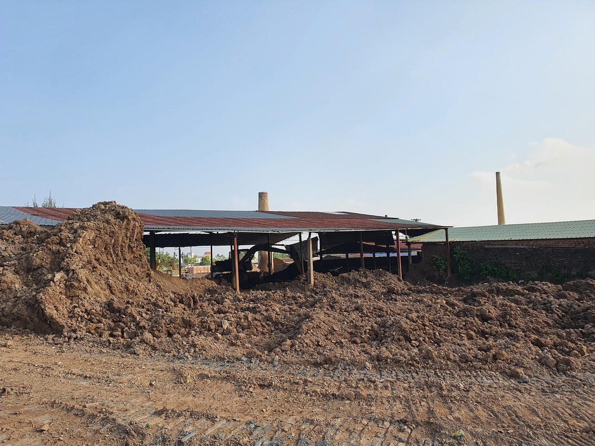 Cận cảnh hoạt động bên trong lò gạch.